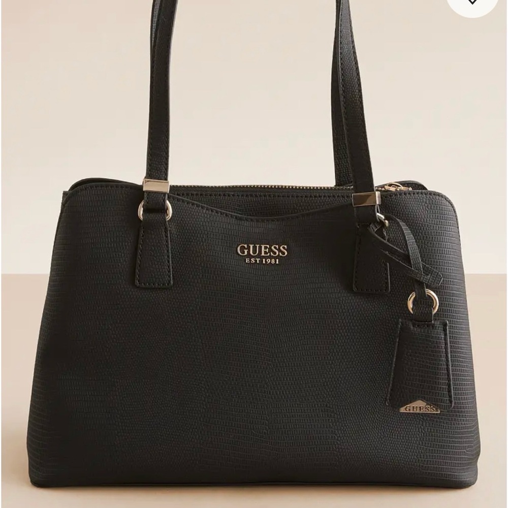 NWOT GUESS Lyndi Girlfriend Black Shoulder Bag